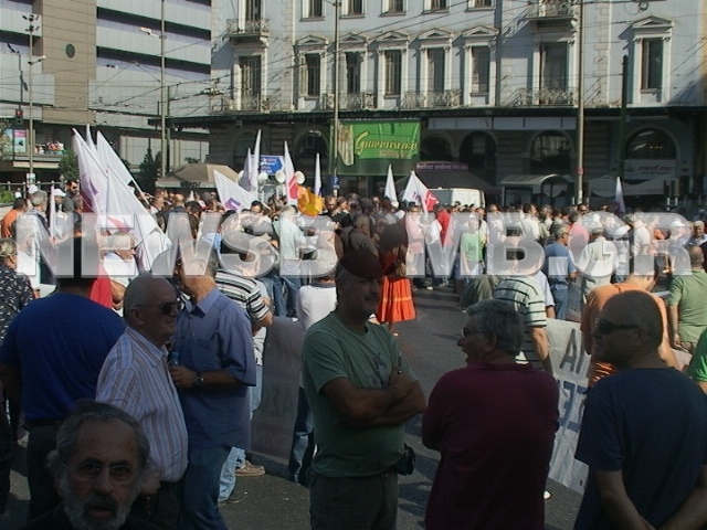Συγκέντρωση διαμαρτυρίας της ΠΑΣΕΒΕ στην Ομόνοια (pics+vid)