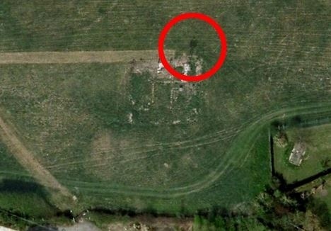 Περίεργη μορφή σε φωτογραφία του Google Earth από χωριό-φάντασμα