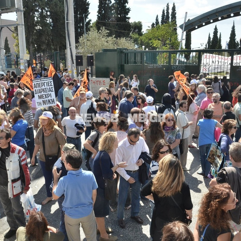 ΤΩΡΑ: Στο υπ. Παιδείας καθηγητές, δάσκαλοι και μαθητές