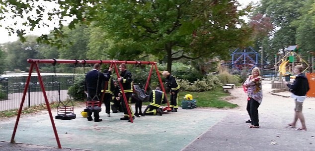 Έφηβη πήγε να κάνει... κούνια και έγινε ρεζίλι σε όλο το διαδίκτυο! 