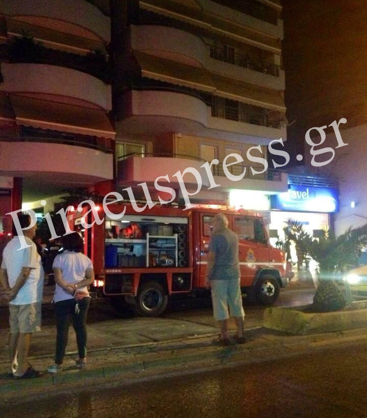Απεγκλωβίστηκε 60χρονος από το φλεγόμενο διαμέρισμα στα Καμίνια (pics)