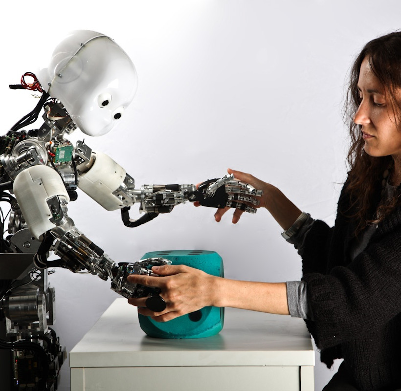 Το ανθρώπινο ρομπότ που εντυπωσίασε την Μέρκελ (pics)