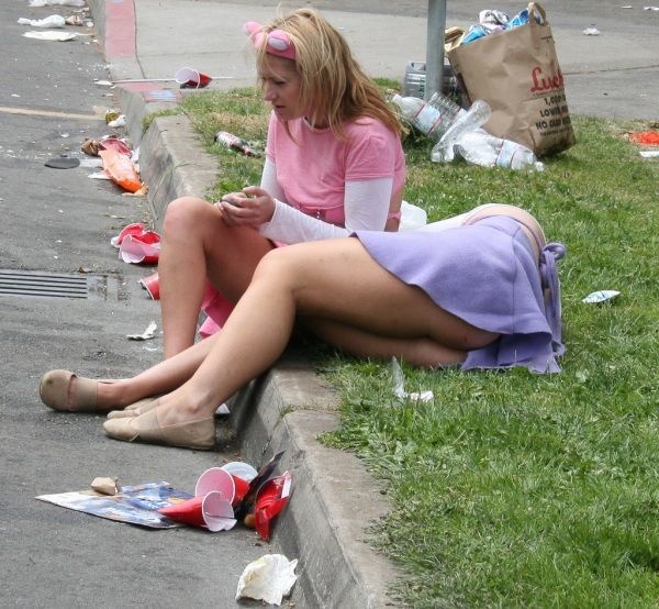 Όταν τα κορίτσια... σουρώνουν (pics)