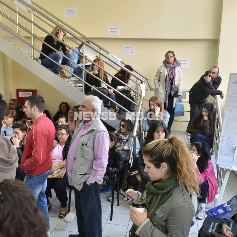 Εικόνες ντροπής και σήμερα στα γραφεία του ΟΑΕΔ (pics+vids)