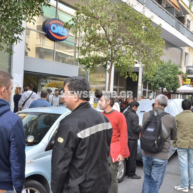 Εικόνες ντροπής και σήμερα στα γραφεία του ΟΑΕΔ (pics+vids)