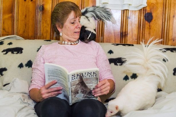 Απίστευτο: Μένει στο σπίτι της μαζί με 50...