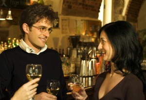 Οι 7 κινήσεις που κάνουν οι γυναίκες όταν μας γουστάρουν!