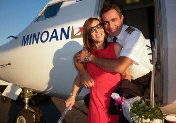 Κρήτη: Πιλότος έκανε πρόταση γάμου στην καλή του στον αέρα! (pics)