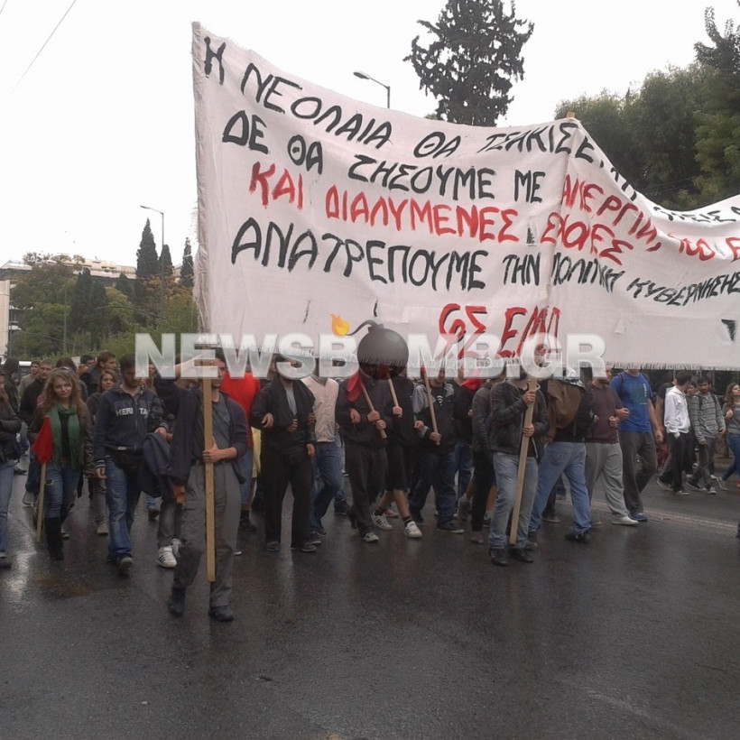 Κυκλοφοριακό κομφούζιο στο κέντρο της Αθήνας λόγω πορείας (pics+vids)