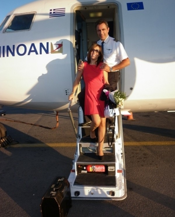 Κρήτη: Πιλότος έκανε πρόταση γάμου στην καλή του στον αέρα! (pics)