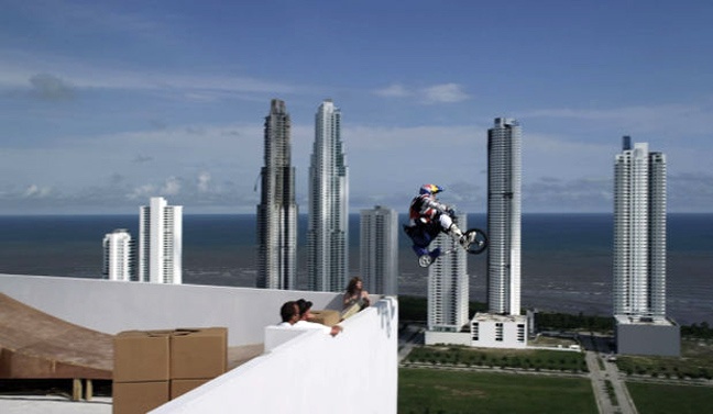 Απίθανες φωτογραφίες τραβηγμένες την κατάλληλη στιγμή (pics)