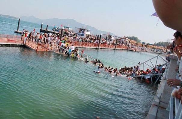 Δείτε το απρόοπτο περιστατικό που συνέβη σε γέφυρα (pic)