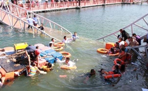 Δείτε το απρόοπτο περιστατικό που συνέβη σε γέφυρα (pic)