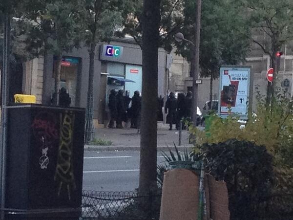 Ελεύθεροι οι δυο όμηροι από την τράπεζα της Γαλλίας (pics) 