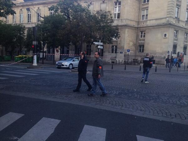 Ελεύθεροι οι δυο όμηροι από την τράπεζα της Γαλλίας (pics) 