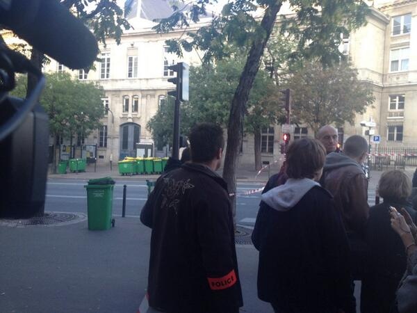 Ελεύθεροι οι δυο όμηροι από την τράπεζα της Γαλλίας (pics) 