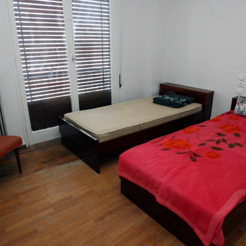 Επιπλώθηκαν τα διαμερίσματα των αστέγων στο Κέντρο της Αθήνας (pics)