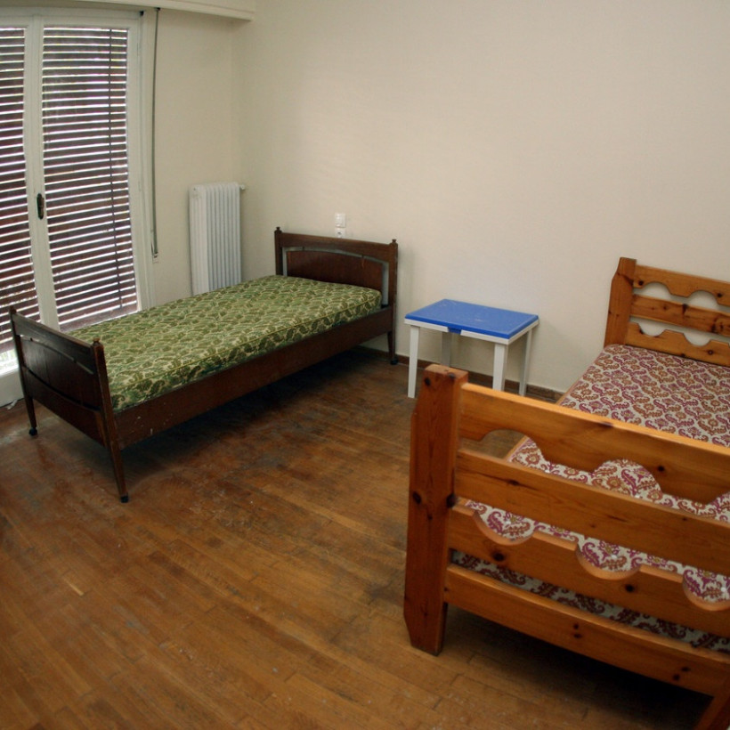 Επιπλώθηκαν τα διαμερίσματα των αστέγων στο Κέντρο της Αθήνας (pics)