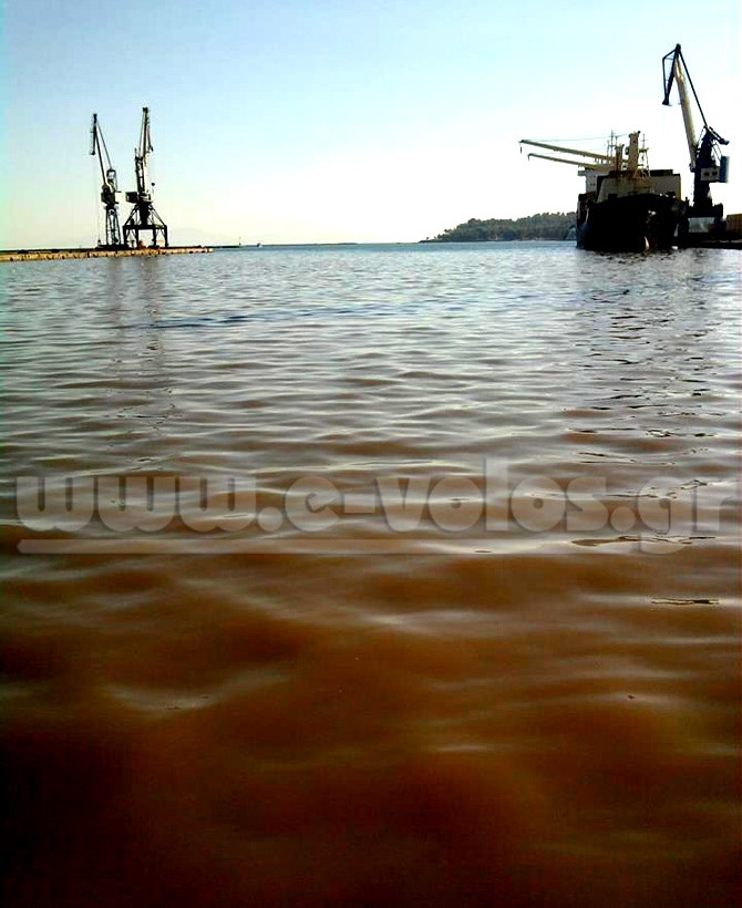 Περιβαλλοντικό έγκλημα στο Βόλο-Η ΔΕΥΑΜΒ μετέτρεψε το λιμάνι σε βούρκο