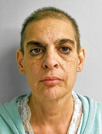 ΣΟΚ: Bασάνισε τον γιο της και του έκαψε το... πέος με αναπτήρα