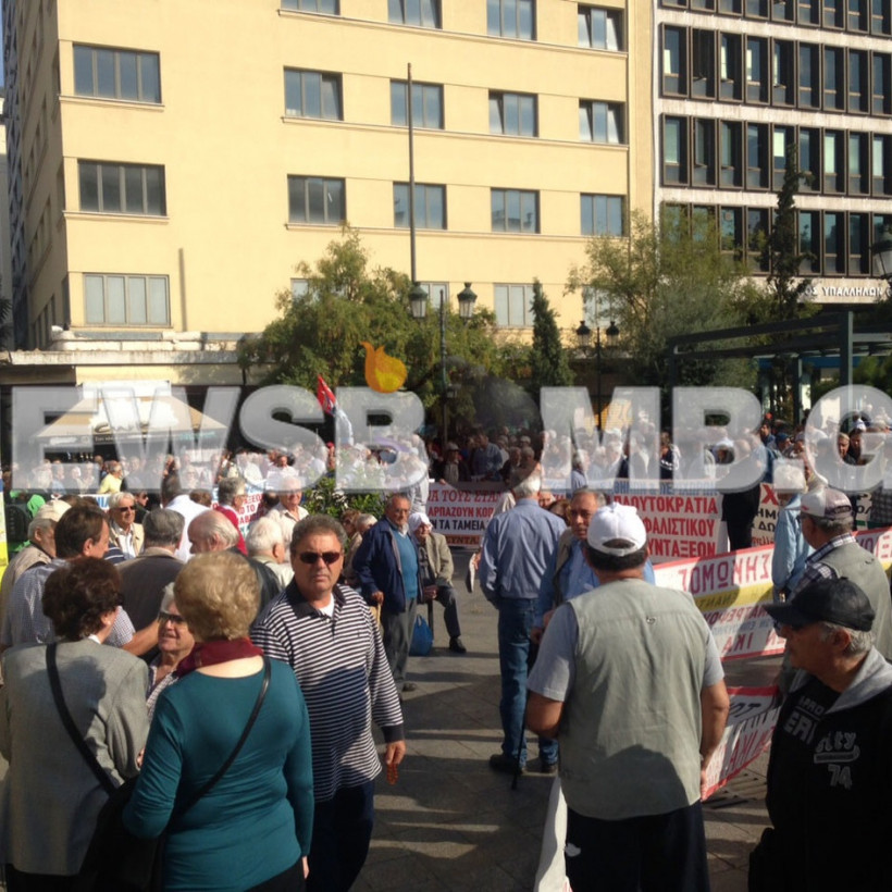 Δυναμική κινητοποίηση συνταξιούχων στο κέντρο της Αθήνας (pics+vid)