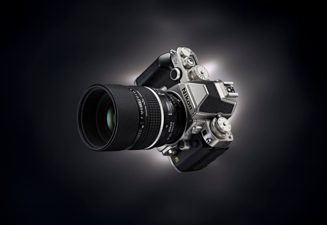 Η Nikon παρουσιάζει την Df
