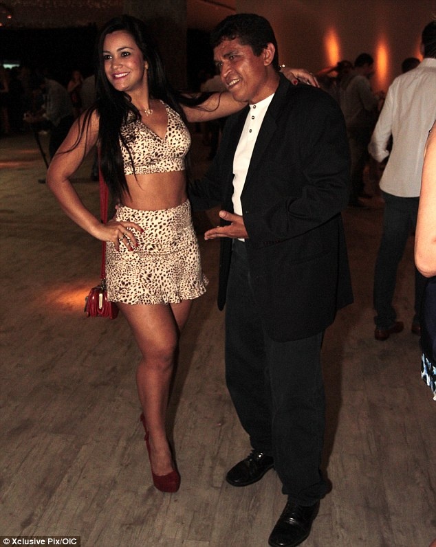 H Βραζιλιάνα Tati ανάβει φωτιές 