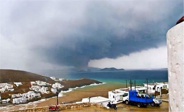 Ανεμοστρόβιλος «σάρωσε» την Αστυπάλαια (pics)