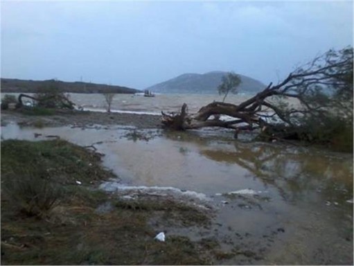 Ανεμοστρόβιλος «σάρωσε» την Αστυπάλαια (pics)