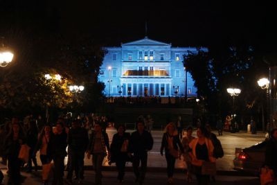 Δείτε γιατί η Βουλή έγινε μπλε (pics)