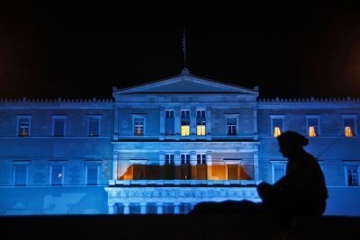 Δείτε γιατί η Βουλή έγινε μπλε (pics)