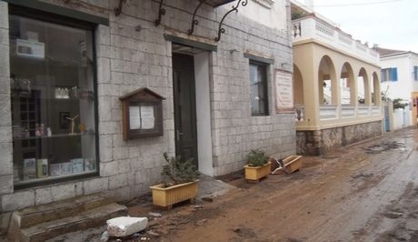 Εικόνες βιβλικής καταστροφής στις Σπέτσες (pics)