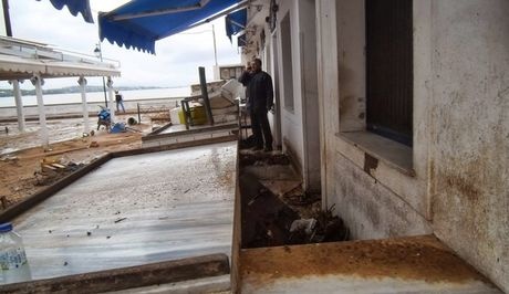 Εικόνες βιβλικής καταστροφής στις Σπέτσες (pics)