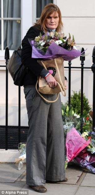 Πολιτικός που έκανε αλλαγή φύλου έπεσε θύμα βιασμού και έγινε...