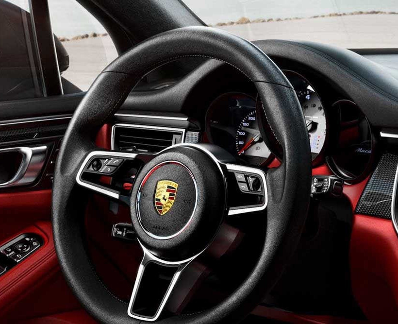 Επίσημα και η Porsche Macan