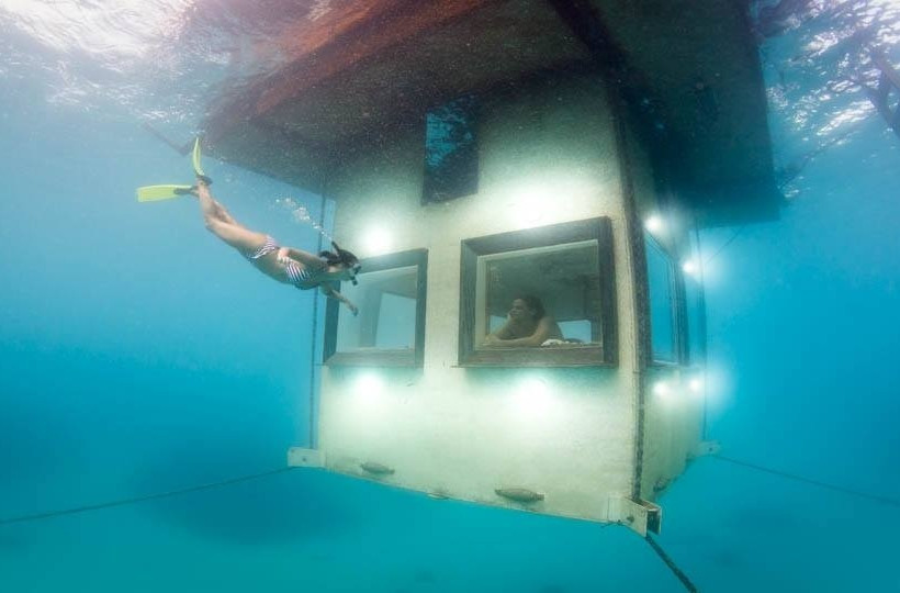 Δωμάτιο ξενοδοχείου κάτω από το νερό! (pics)