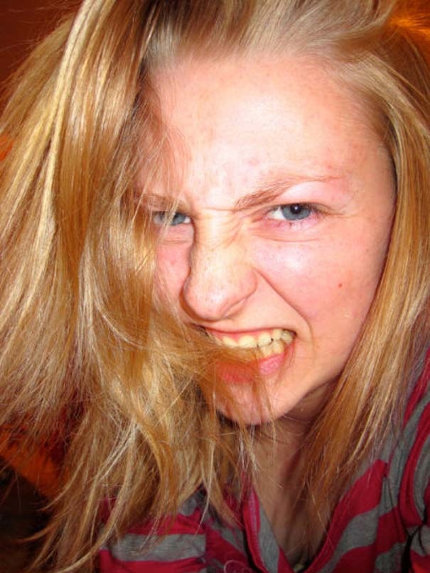 Αυτή η κοπέλα έχει μια πραγματικά πολύ περίεργη συνήθεια (pics)