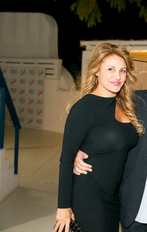 Την αναγνωρίζετε; Αυτή είναι η σούπερ σέξι ανηψιά της Βουγιουκλάκη!