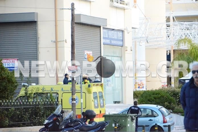 Απασφαλισμένη η χειροβομβίδα στη ΔΟΥ Γλυφάδας (pics+vid)