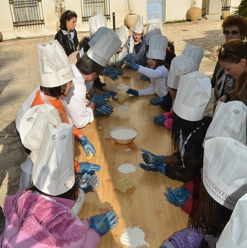 Δεν υπάρχει τίποτα πιο όμορφο από το να χαρίζεις χαρά στα παιδιά!