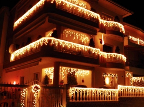 Κοζάνη: Ο πιο εντυπωσιακός Χριστουγεννιάτικος στολισμός σπιτιού (pics)