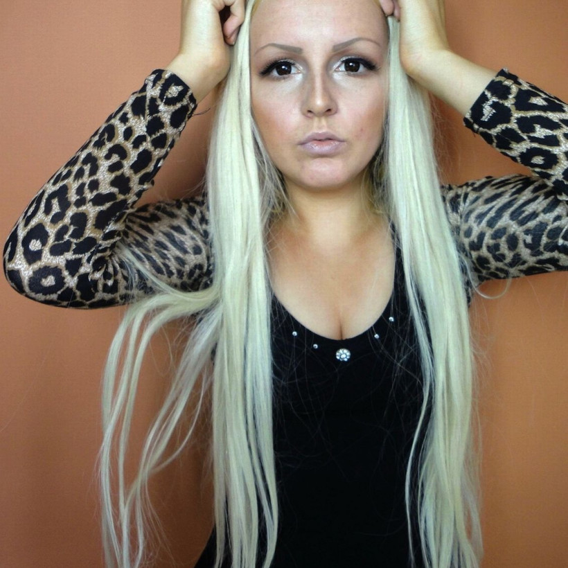 Η δασκάλα που απολύθηκε επειδή ήταν σέξι τα... πέταξε όλα! (pic)