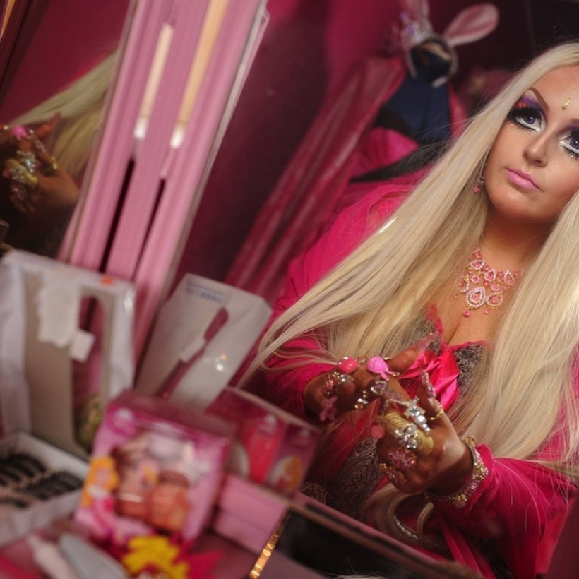 Η δασκάλα που απολύθηκε επειδή ήταν σέξι τα... πέταξε όλα! (pic)