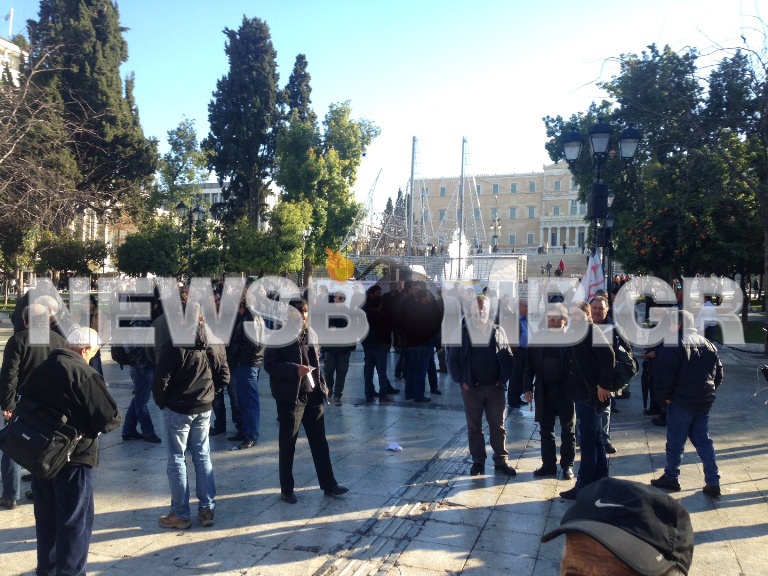 Στο Σύνταγμα οι αγρότες της Κρήτης (Φωτό)