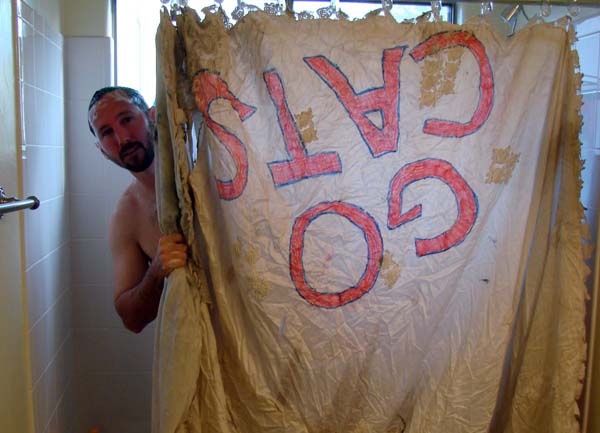 Επικές φωτογραφίες: Η σύζυγος τον εγκατέλειψε και δείτε τι της έκανε!