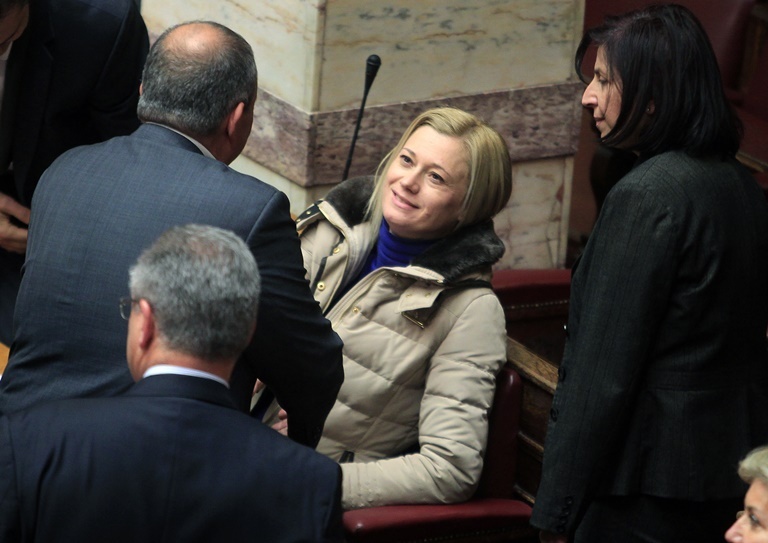 Το παρασκήνιο της «μάχης» στη Βουλή μέσα από τον φωτογραφικό φακό 