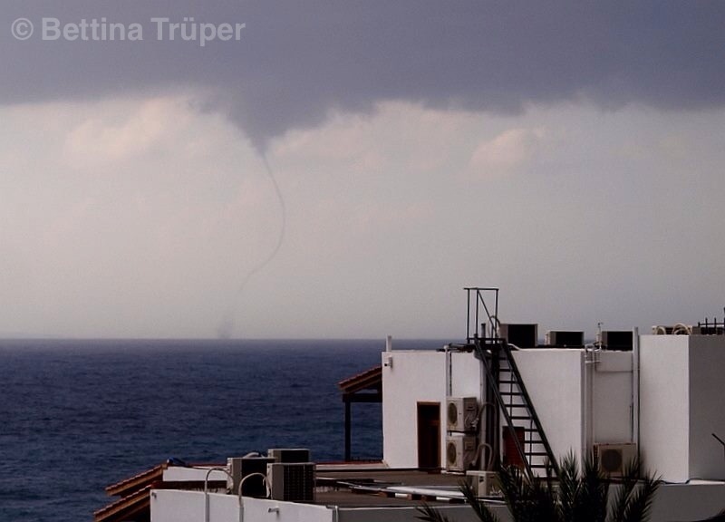 Εντυπωσιακός υδροστρόβιλος στα Σφακιά (pics)