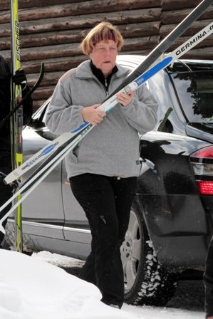 Μέρκελ: Επιβάλει σκληρή λιτότητα ενώ κάνει σκι στο Σεν Μόριτζ (pics)