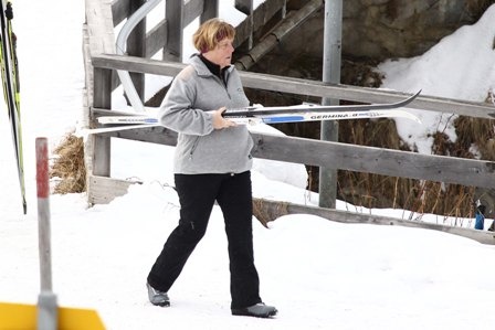Μέρκελ: Επιβάλει σκληρή λιτότητα ενώ κάνει σκι στο Σεν Μόριτζ (pics)