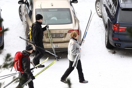 Μέρκελ: Επιβάλει σκληρή λιτότητα ενώ κάνει σκι στο Σεν Μόριτζ (pics)